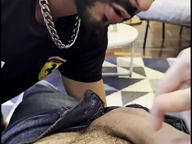 发现邻居儿子的鸡巴大得惊人 gay porn chinese public