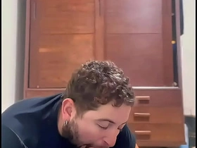 我把街上那个直男骗来给我口交 把他变成我的小骚货 chinese pretty boy gay porn