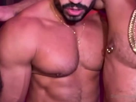 肥佬群P狂欢 very hot asian gay sex videos