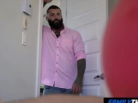 家庭嫩肉 - 和熊系继父共度情人节 taiwan racy gay porn