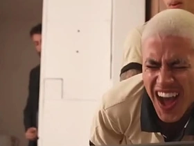 我在办公室搞同事被老板监控看到，这骚货忍不住加入了——免费看 gay porn anime japan