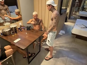 我和我哥们儿还有他朋友3P爽翻天 chinese above boys gay porn videos