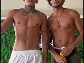 被动女装男孩被一对大屌猛男夫妻双插 japanese future gay porn