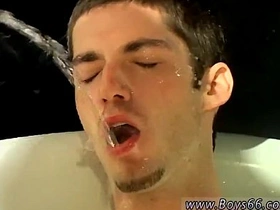 亚裔胖同志被颜射 兄弟会尿尿派对:凯勒布·斯科特! gay hot kiss porn