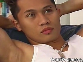 性感亚洲小受爱自慰 asian cute teen gay porn