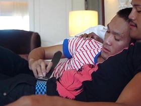 亚洲嫩男Daniel与Guy无套肛交 vietnam gay boy porn