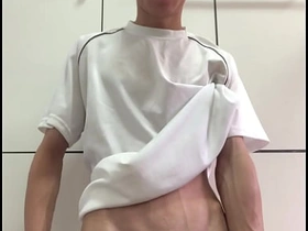 大屌哥炫耀勃起巨根 korean toilet gay porn